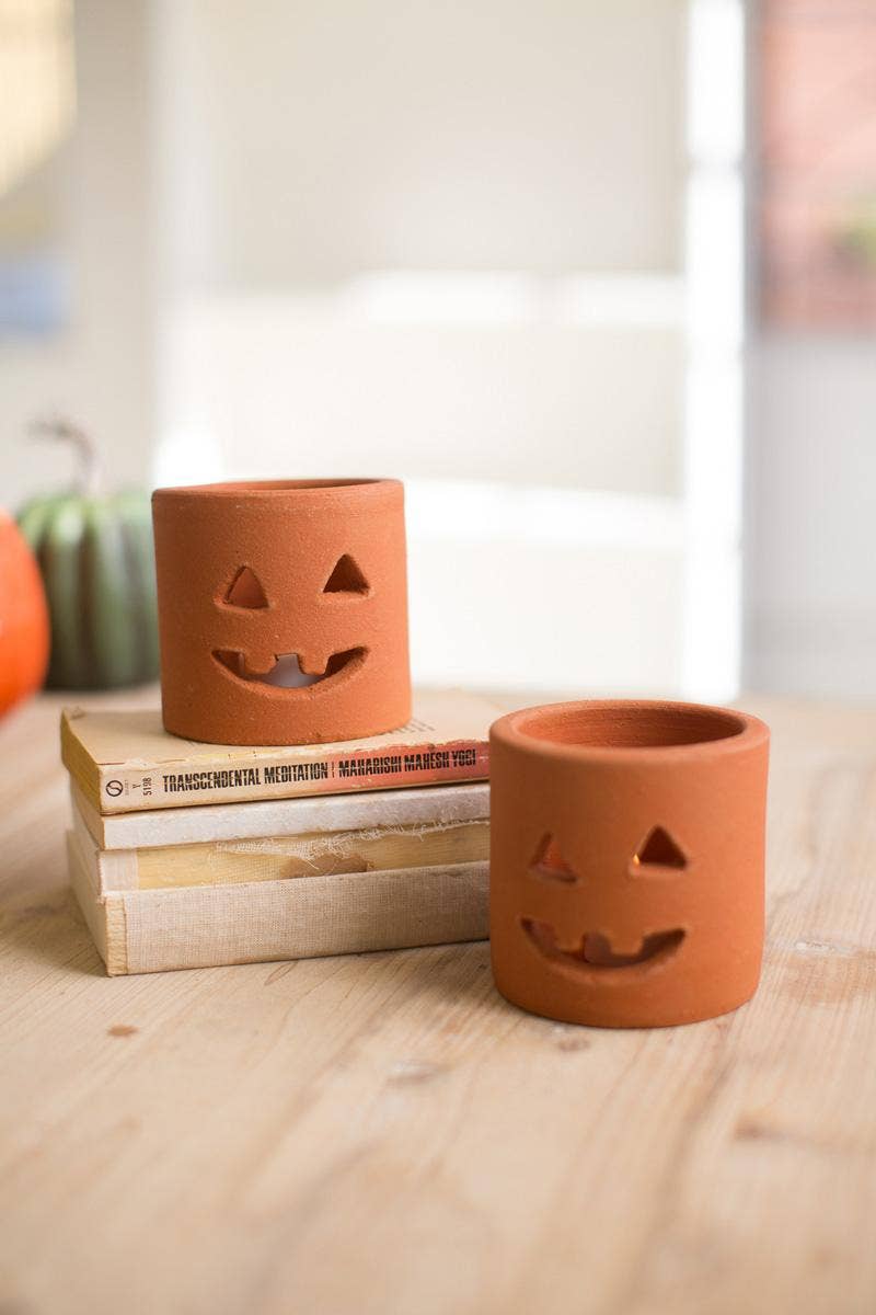 SHORT TERRACOTTA JACK-O-LANTERN: Clay / 4"d x 4"t
