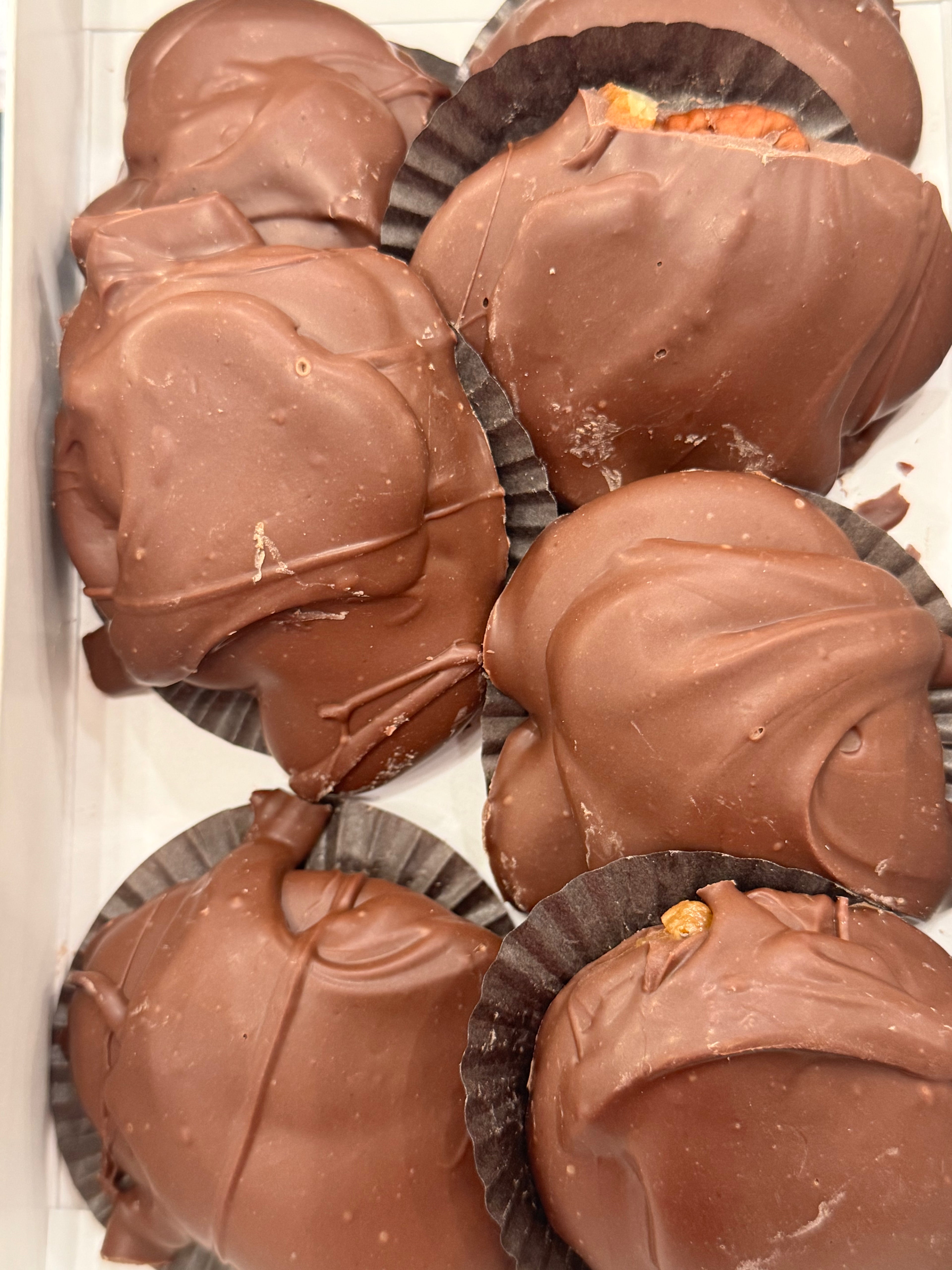 1/2 lb Chocolate Turtles Box