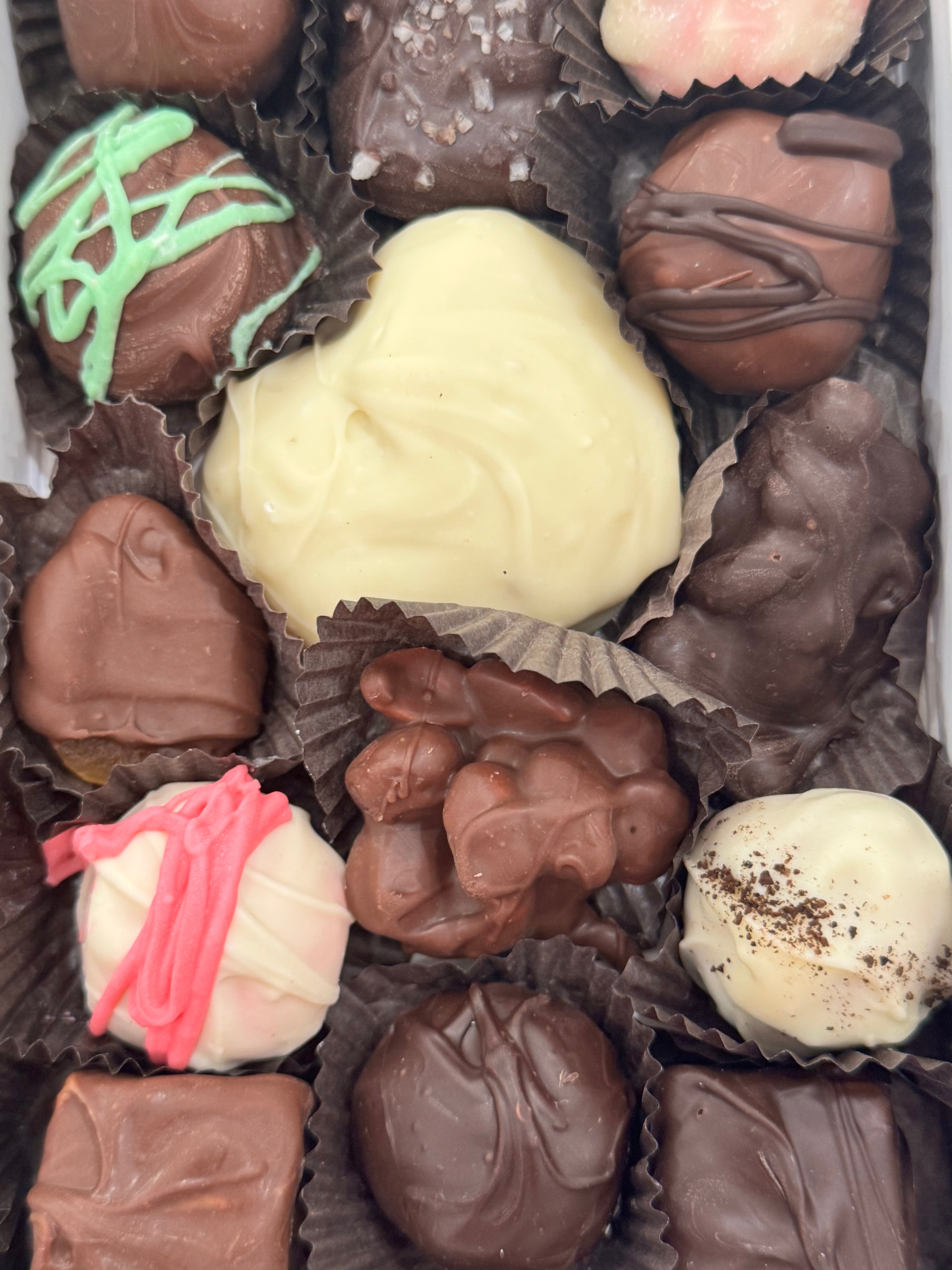 1/2 lb Deluxe Assortment Chocolate Box