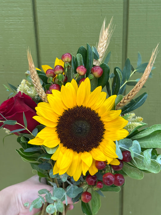 Featured Handheld Bouquet of the Month- September - Harvest!