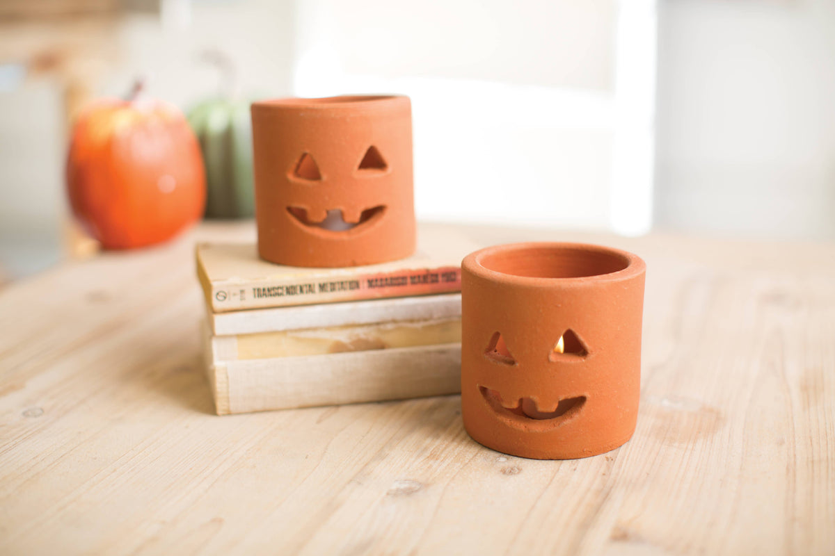 SHORT TERRACOTTA JACK-O-LANTERN: Clay / 4"d x 4"t