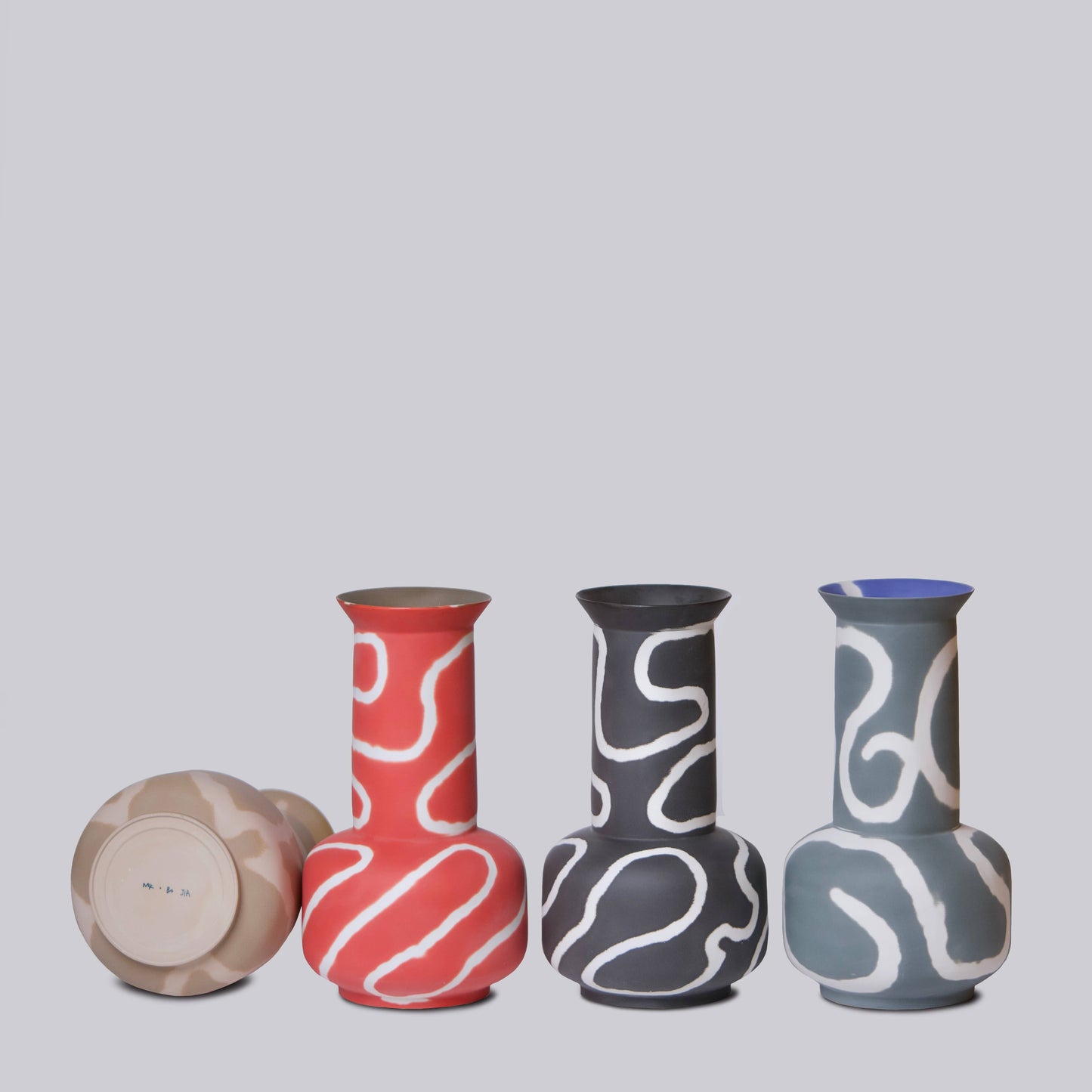 Memphis Sage Porcelain Vase: Memphis black