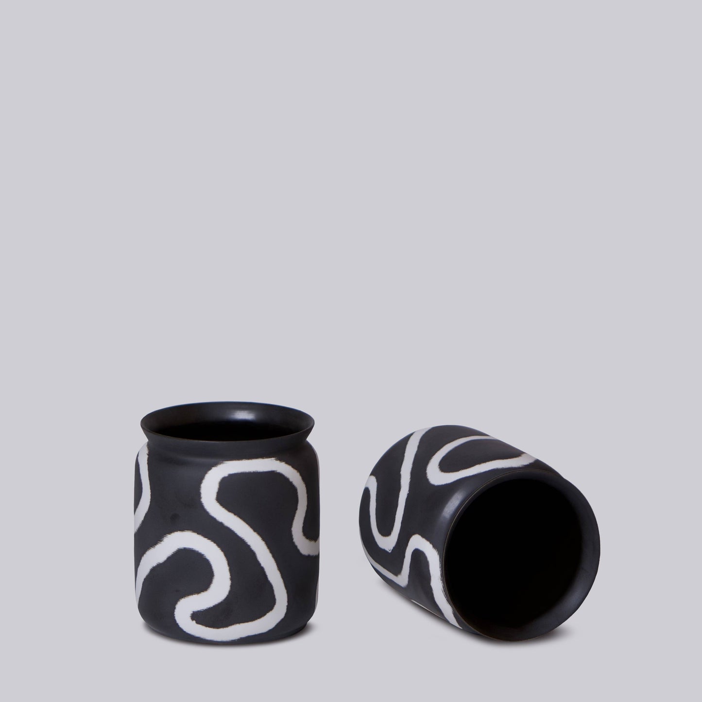 Memphis Scholar Porcelain Vase: Memphis black