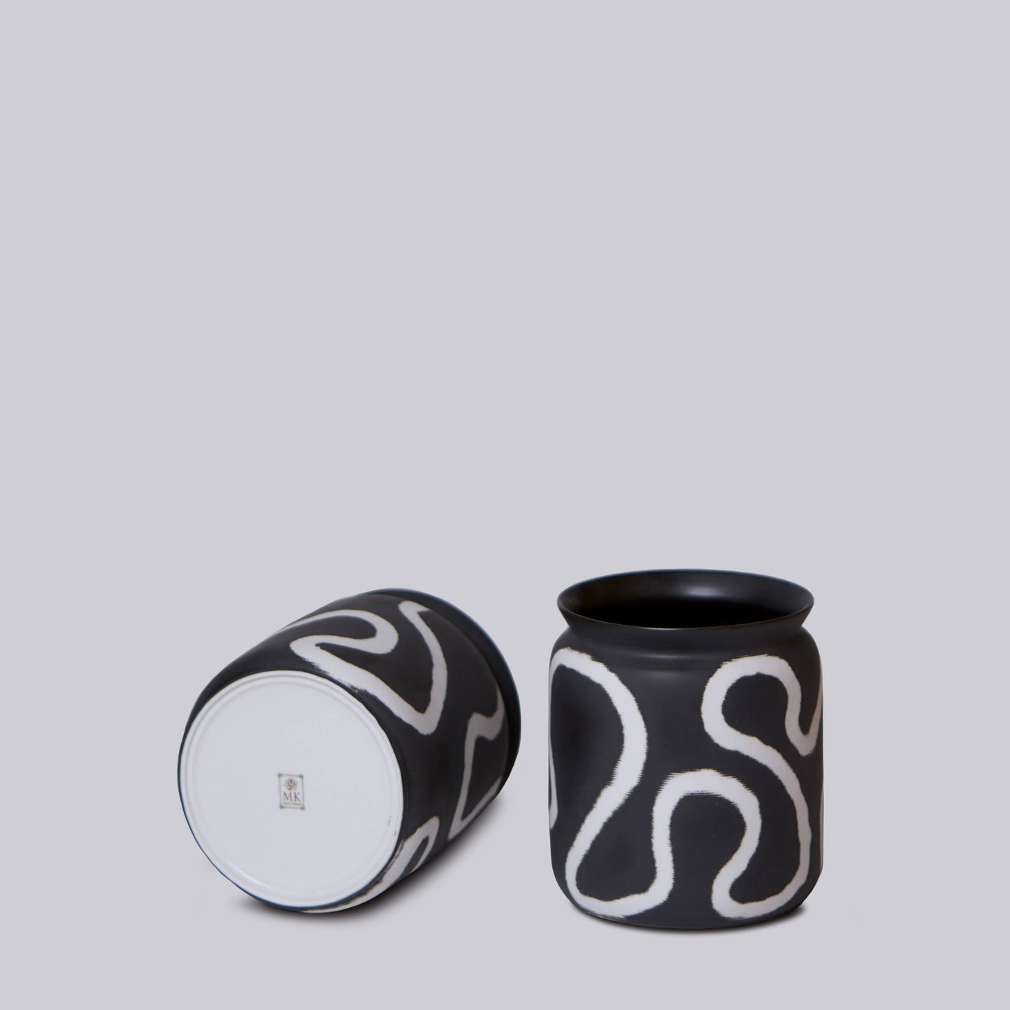 Memphis Scholar Porcelain Vase: Memphis black