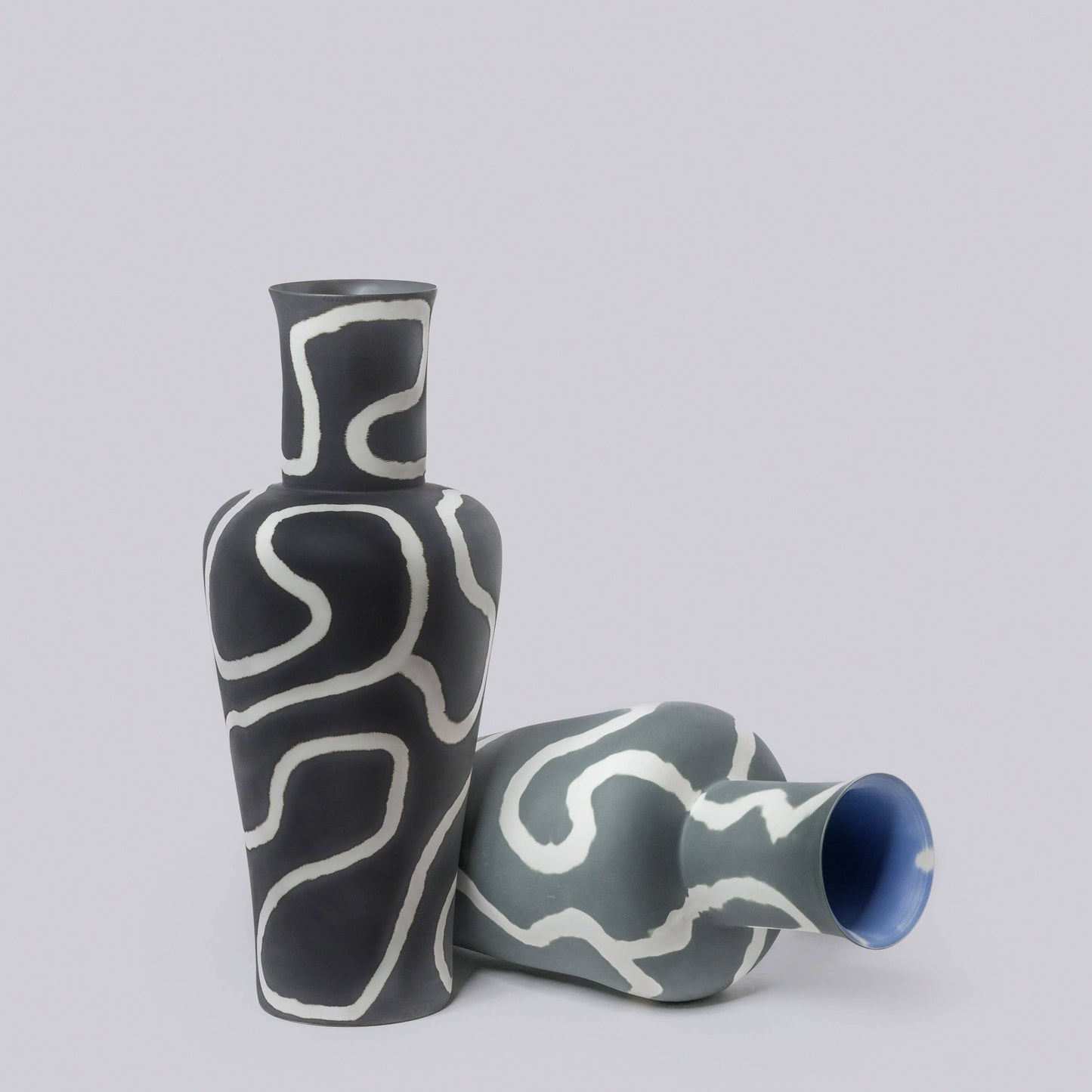 Large Memphis Style Porcelain Lover Vase: Memphis steel grey / Large Lover